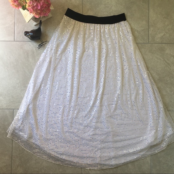 LuLaRoe Dresses & Skirts - ♣️Lularoe Lucy white gold diamond maxi skirt Sz XL